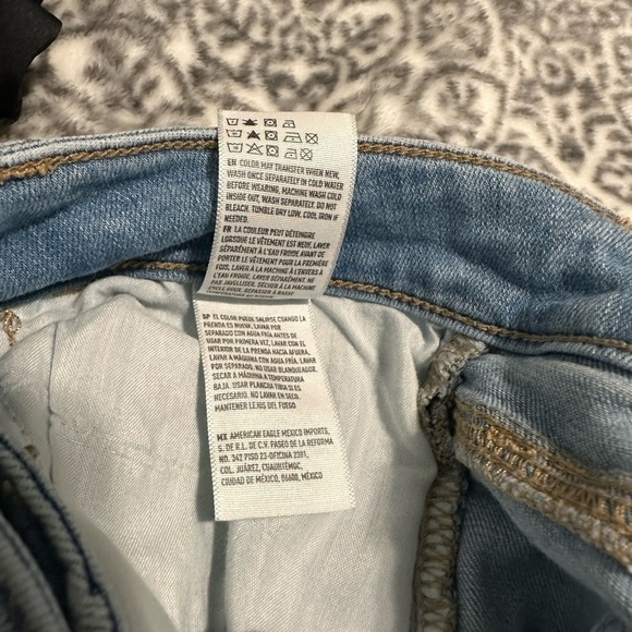 American Eagle  Distressed Jeans US 4 Short - Picture 9 of 9